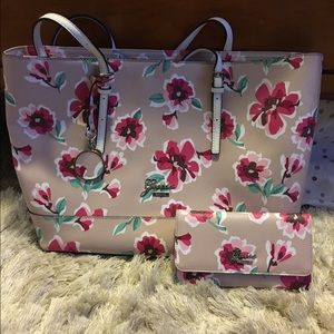 Guess tote with wallet
