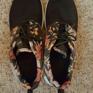 Womens Nike Roshes