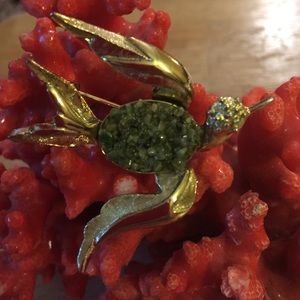 Vintage crush jade bird brooch