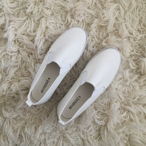 Brand new, never worn sneakers with 1.5in platform