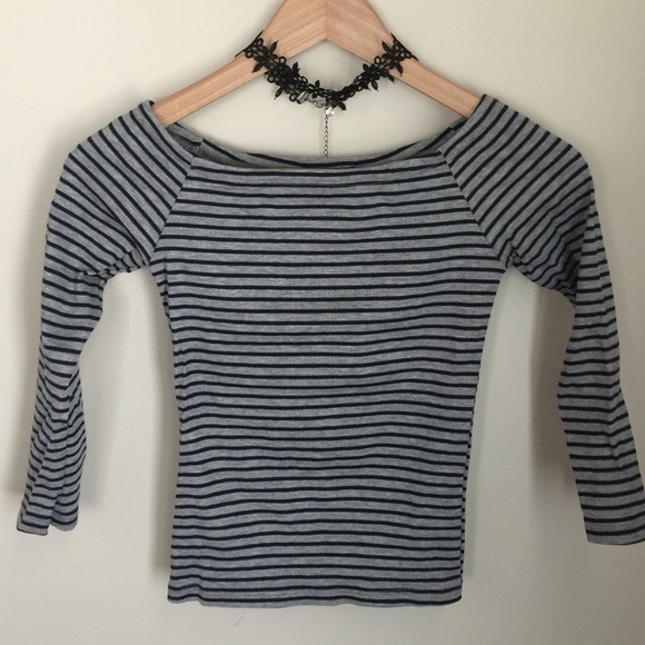 Off the shoulder striped crop top - Picture 2 of 3