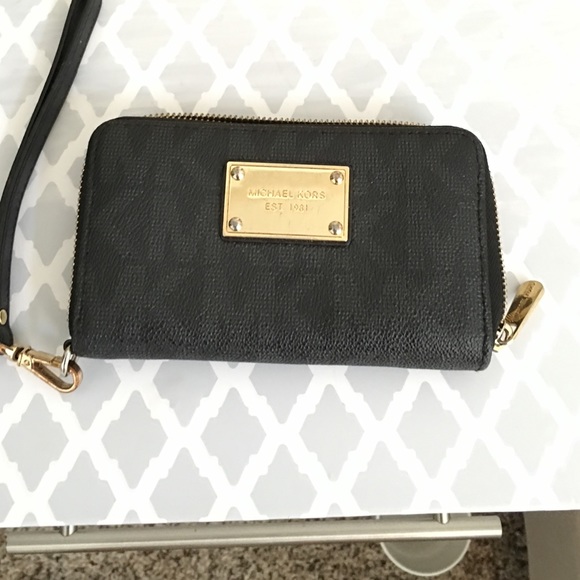 Michael Kors wristlet