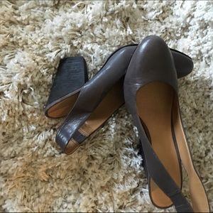 9 West Cute Grey leather pumps.