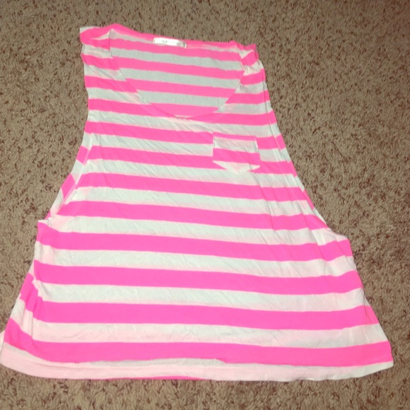 Hot pink and white muscle tee!