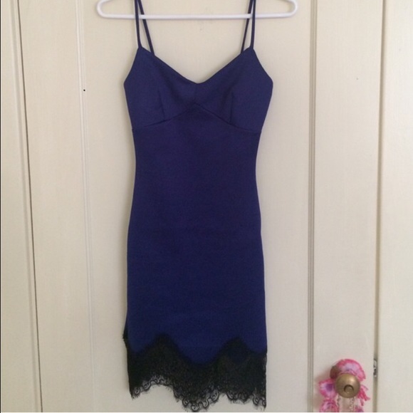 Bodycon dress with lace trim