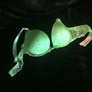 Green cheetah bra