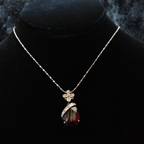 18kt gold plated Flower red tear drop necklace.
