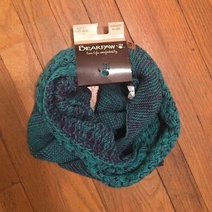 Bearpaw scarf NWT