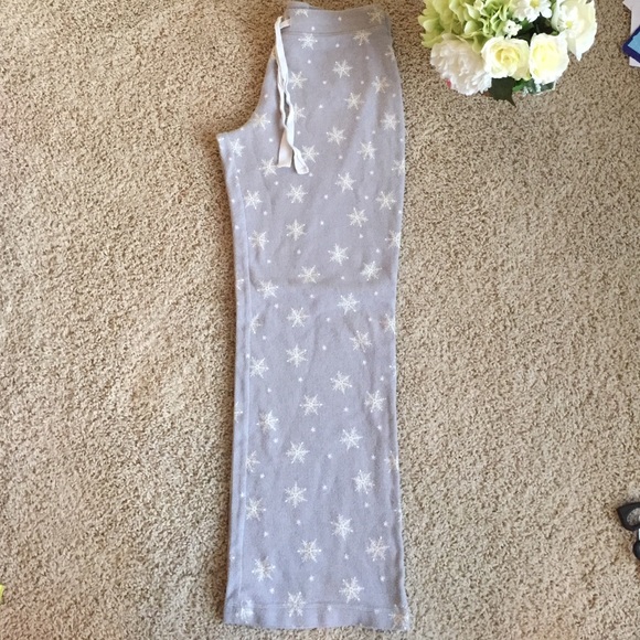 🎉🎉Snowflake pajama pants - Picture 2 of 4