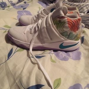 Kyrie 2 Easter edition size 6.5 boys