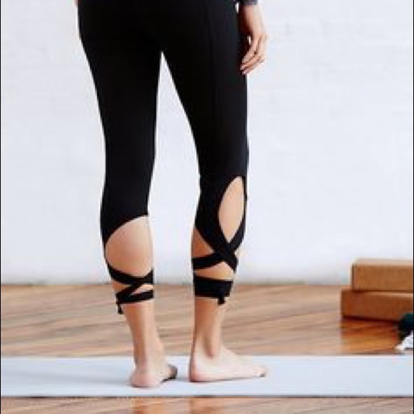 YOGA Turnout TIE LEGGINGS Black CAPRI Lace Up PANT - Picture 4 of 4