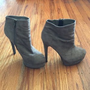 Chinese Laundry Brown ankle boot heels. Size 6 1/2