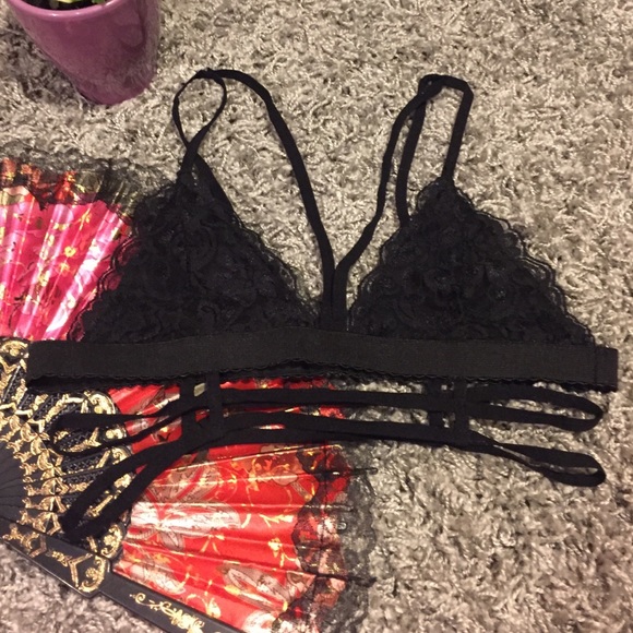🌸 Black Cage Laced Bralette - Picture 3 of 4