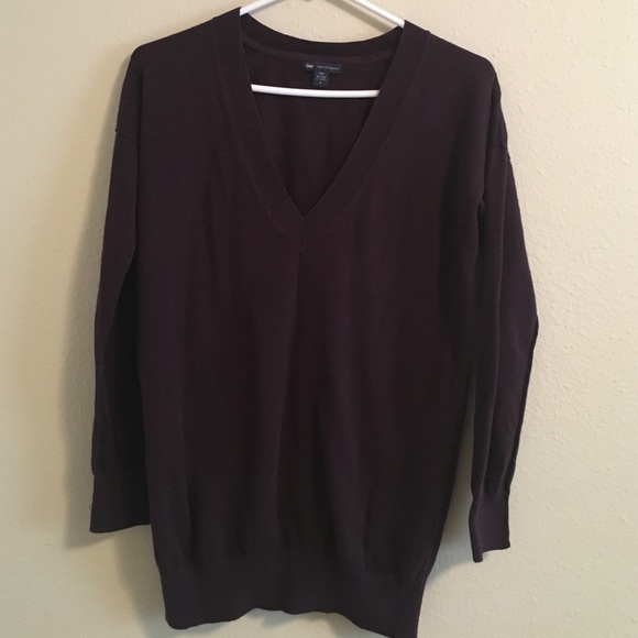 GAP v neck sweater