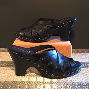 MOUNTAIN SOLE Black Peep-Toe Clog w/3.5" Heel 9.5M