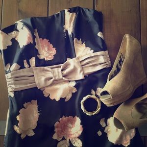 H&M | Sweetheart Neck Strapless Dress