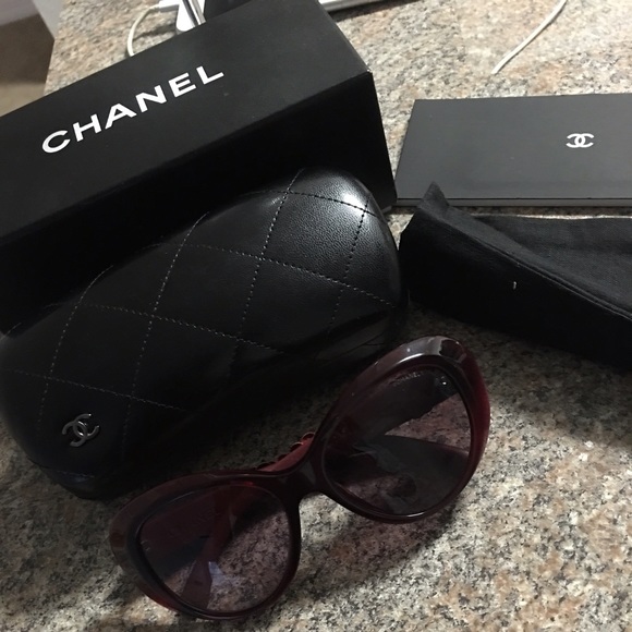 Chanel sunglasses - Picture 3 of 3