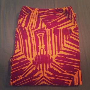 Tall and Curvy LuLaRoe Leggings ( TC LLR )