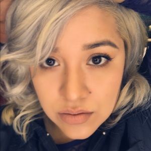 Meet your Posher, Claudia