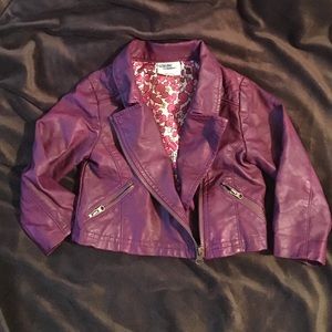 💕👧🏽"Leather" Jacket 2T OshKosh 👧🏽💕