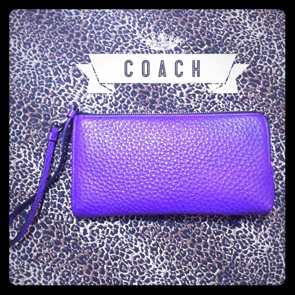 Coach Handbags - Sold on Ⓜ️