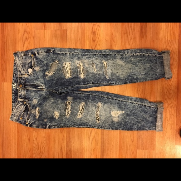 Garage distressed boyfriend jeans