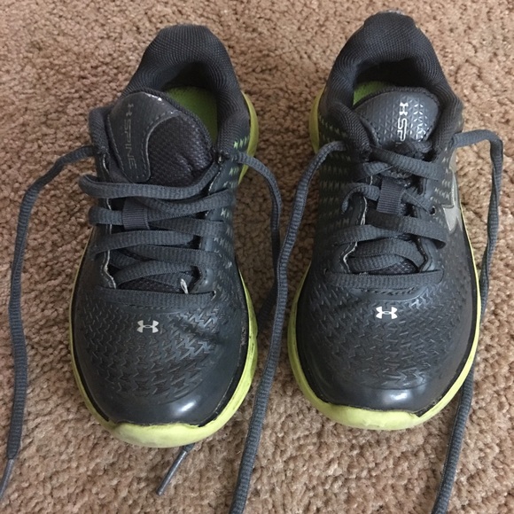 Under armour tennis shoes