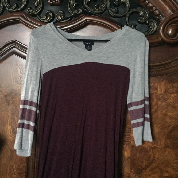 Rue 21 slight V-neck longsleeve shirt