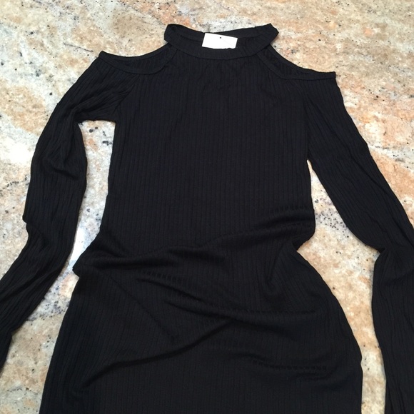 Black ribbed cold shoulder dress - Picture 4 of 4