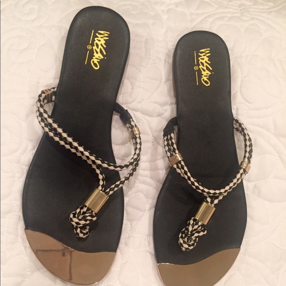 Missing Sandals Gold Accent