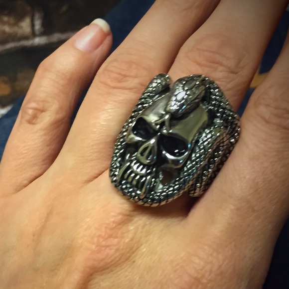 Constricted Ring