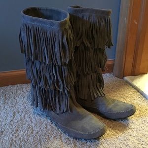 Cute Gray Fringe Boots