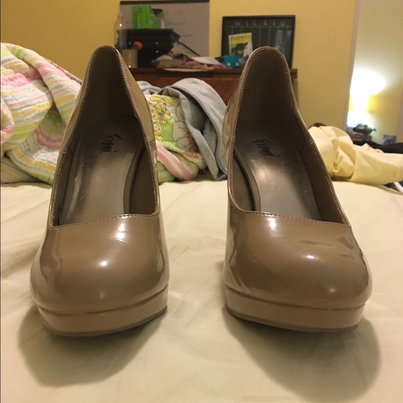 Fioni Nude Pumps