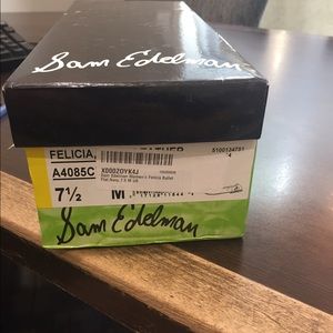 Sam Edelman Felicia 7.5 navy brand new with box