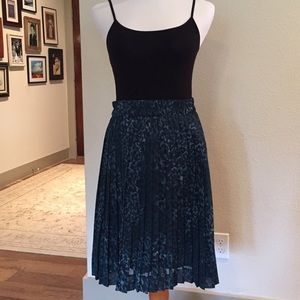 BR Pleated Animal Print Skirt Sz 6