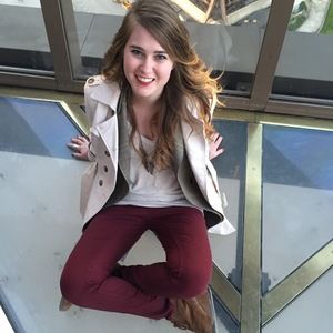 Meet your Posher, Alexis