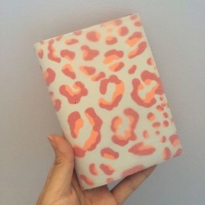 Leopard passport case 🍊