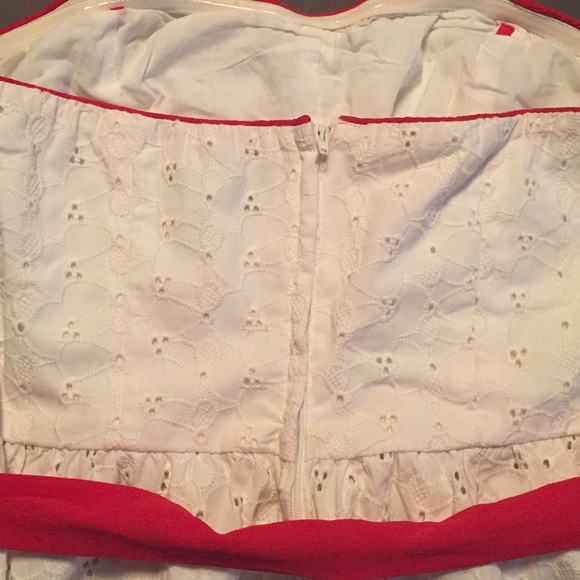 White and red eyelet top - Picture 2 of 4