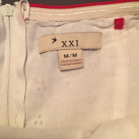 White and red eyelet top - Picture 3 of 4