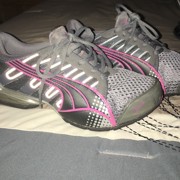 Like new Puma sport lifestyle sneakers