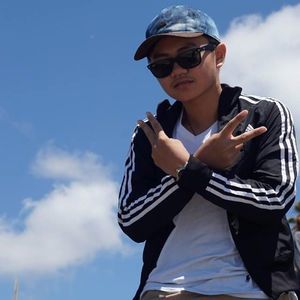 Meet your Posher, Khai