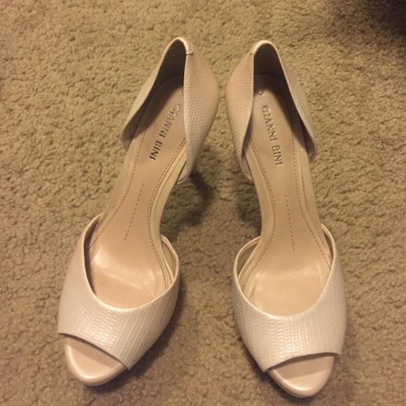 Gianni Bini Peep Toe