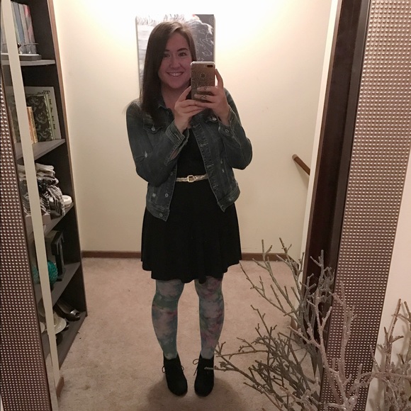 Meet your Posher, Leah - Picture 2 of 3