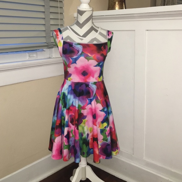 🌷🌹Super Cute Floral Pattern Dress (Size-16)🌺🌸