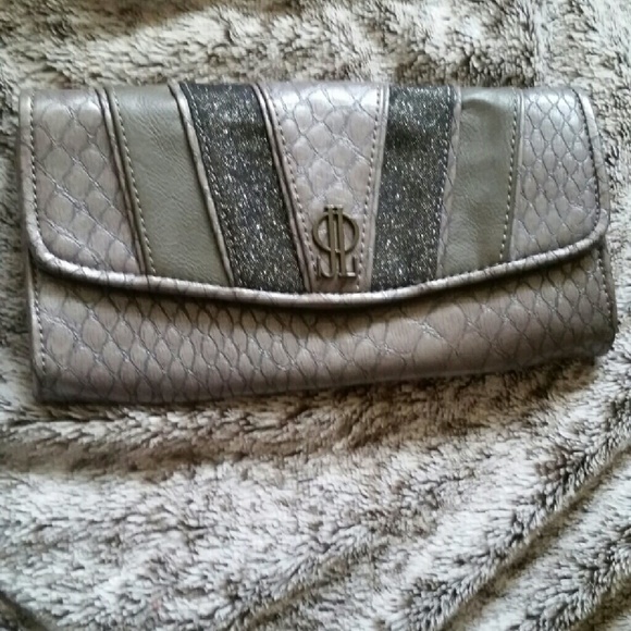 🎉🎉HOST PICK🎉🎉JLO clutch - Picture 1 of 4