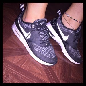 Nike Thea Sneakers