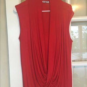 Sleeveless red top in like new condition