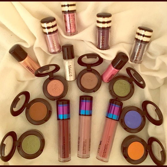 SOLD 💋 MAC COSMETICS (18 pieces)💋