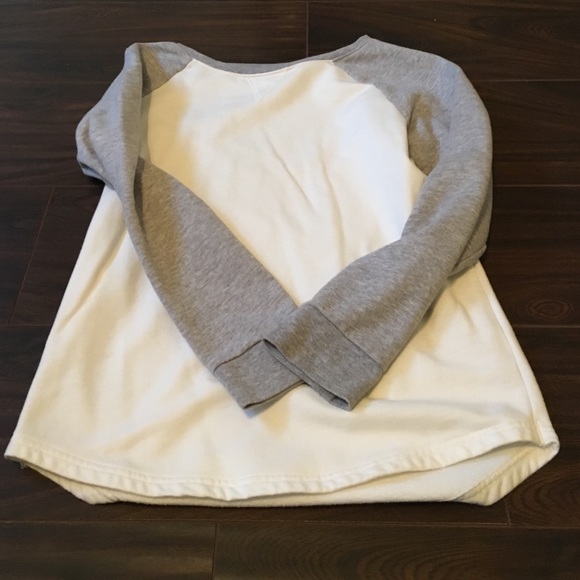 Gray sweater - Picture 1 of 1