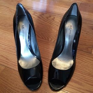 Size 9.5 black AK Anne Klein heels. Great shape!